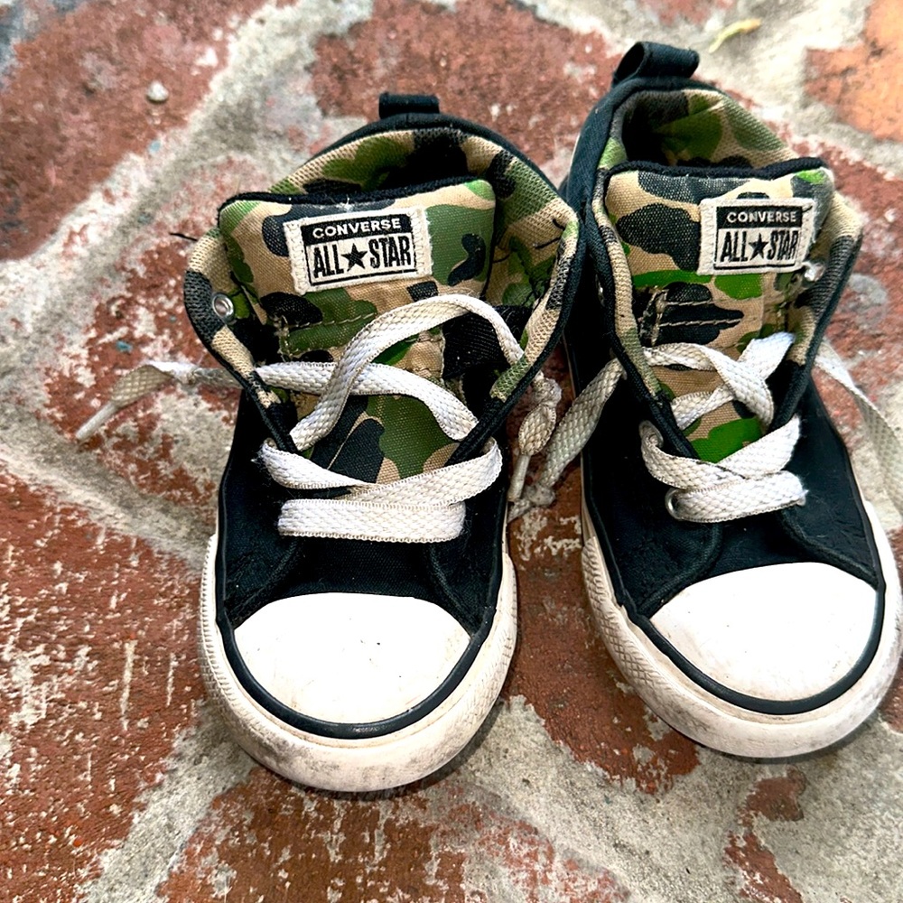 Toddler converse, size 8